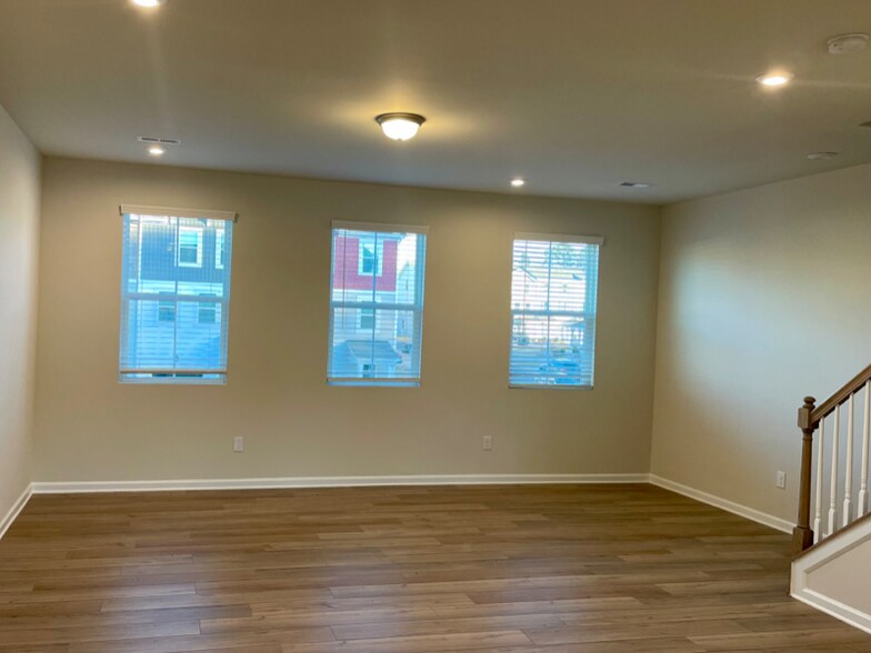 Building Photo - 3130 Pirates Pl