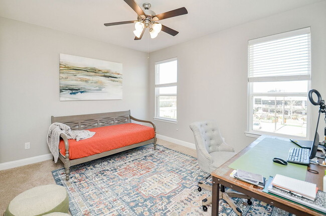 Building Photo - 1223 W 19th St