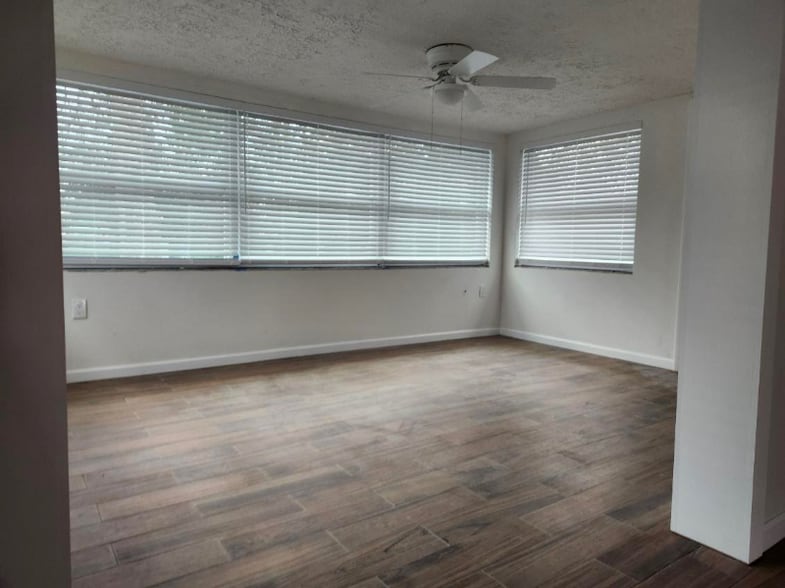 Building Photo - 17 S Columbus St