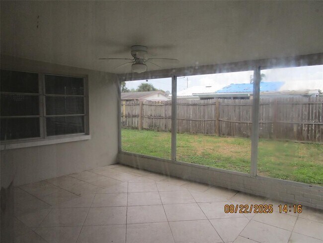 Building Photo - 1155 Royalwood Dr