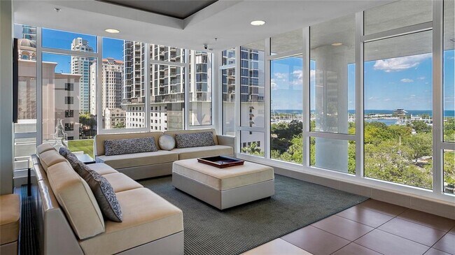 Building Photo - 175 1st St S