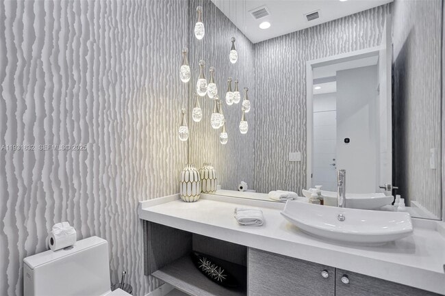 Building Photo - 17113 Aquavera Way