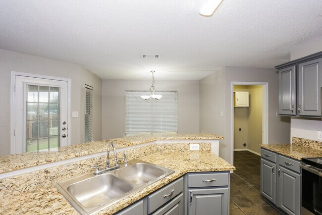 Building Photo - 704 Stonebrooke Dr