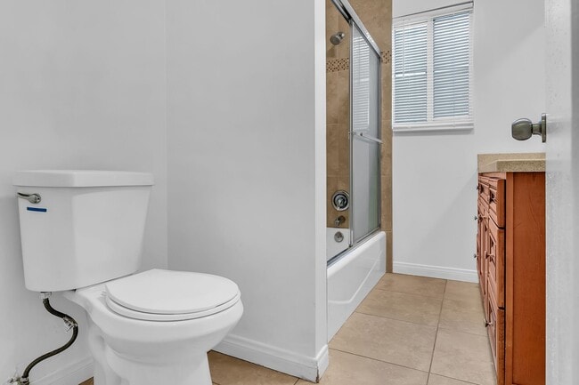 Building Photo - 447 E 101st St