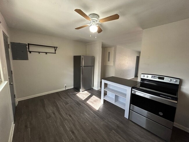 Building Photo - Charming Old Town Apartment