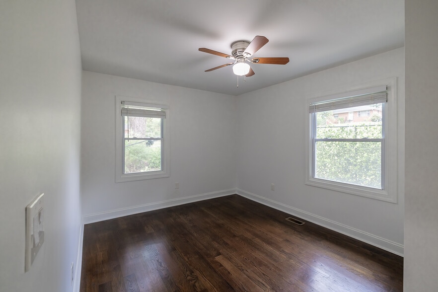 Building Photo - 2065 W Flat Shoals Terrace