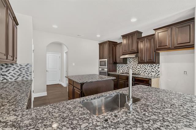 Building Photo - 1012 Summer Ln