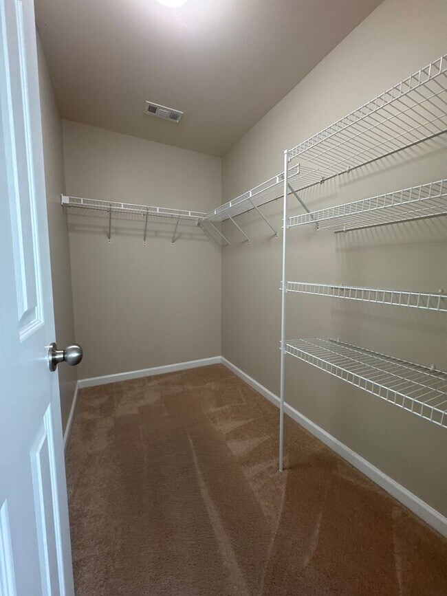 Building Photo - Well-Maintained 4BR Home in Lebanon | Great Location + Natural Light