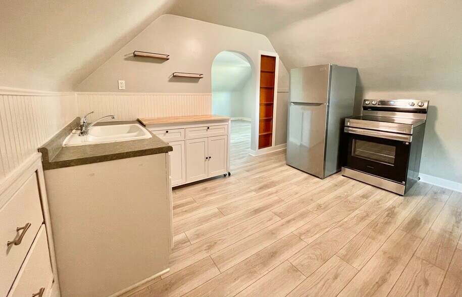 Building Photo - 1403 Columbus Ave