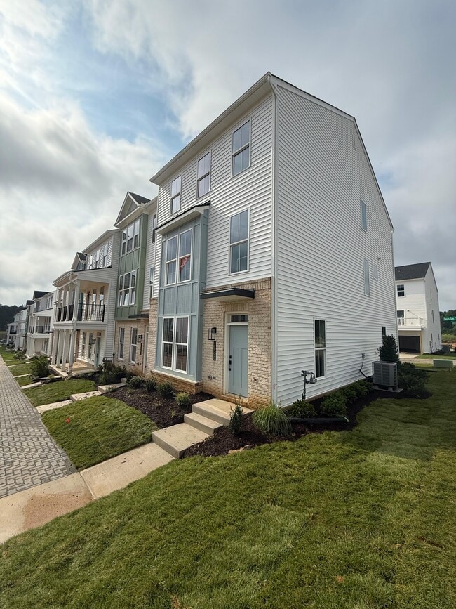 Building Photo - 15390 Oasis Sun Aly