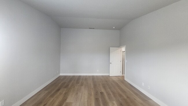 Building Photo - 3157 Rogue River Dr