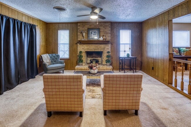 Building Photo - 402 Cottonwood St