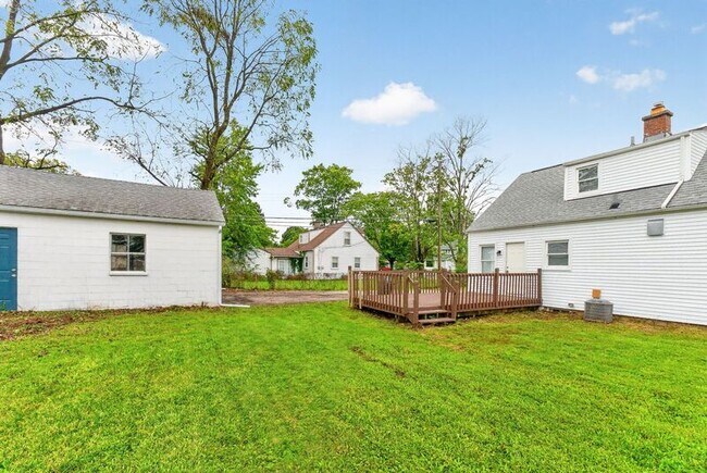 Building Photo - 176 Robinwood Ave