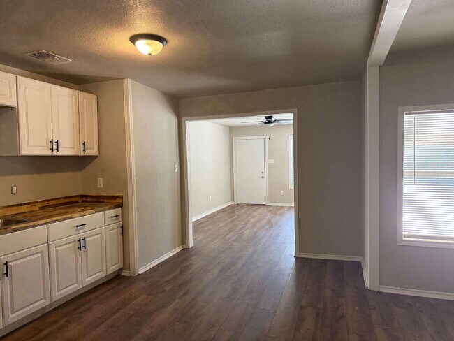 Building Photo - 335 Monticello Ct