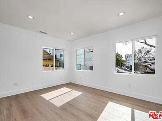 Building Photo - 220 S Hoover St