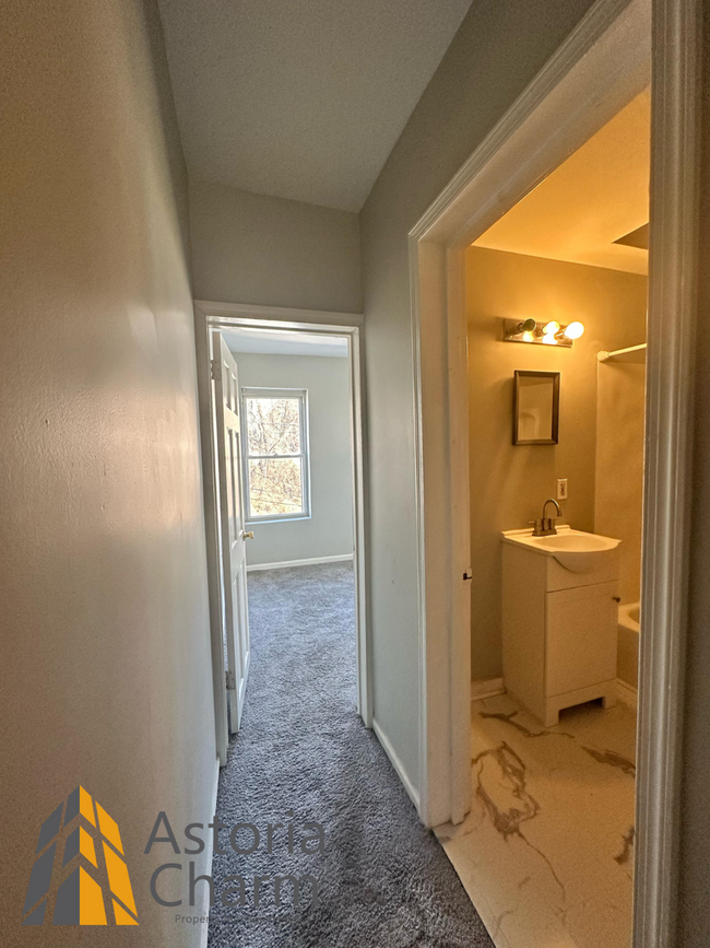 Building Photo - Updated 3 bedroom 1 bath Rowhome with Fenc...