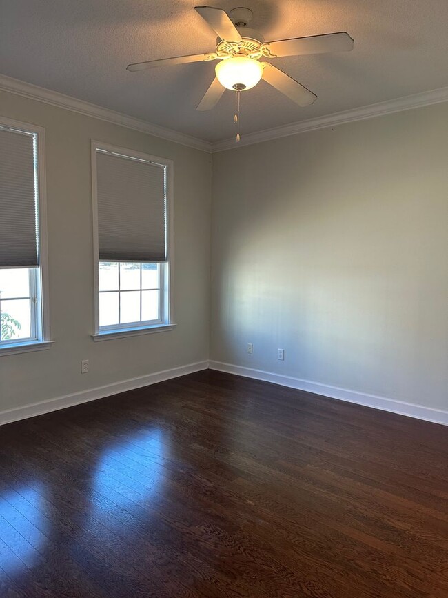 Building Photo - For Rent