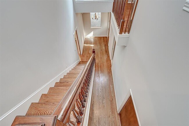 Building Photo - 201 Vanderpool Ln