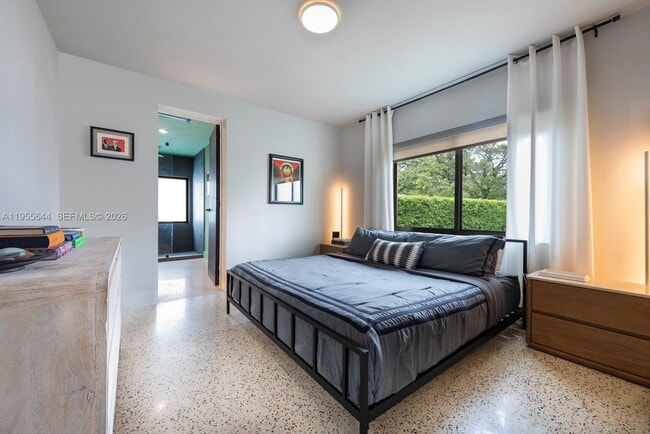 Building Photo - 311 NE 117th St