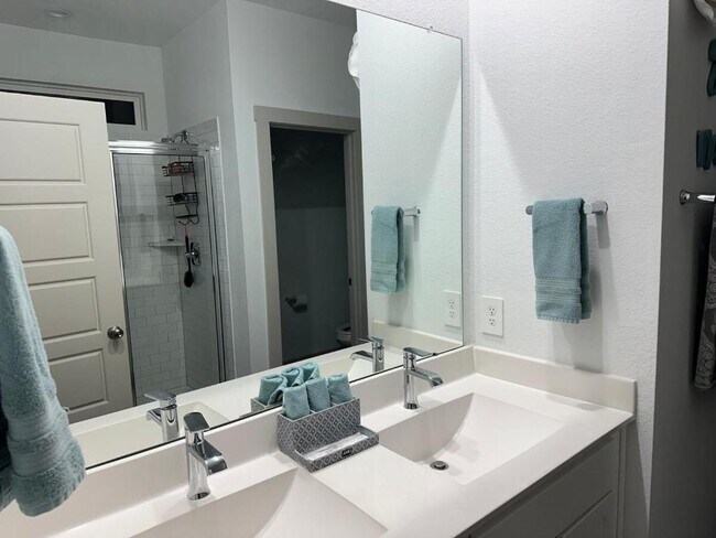 Building Photo - 12810 Heddington Grv Ln