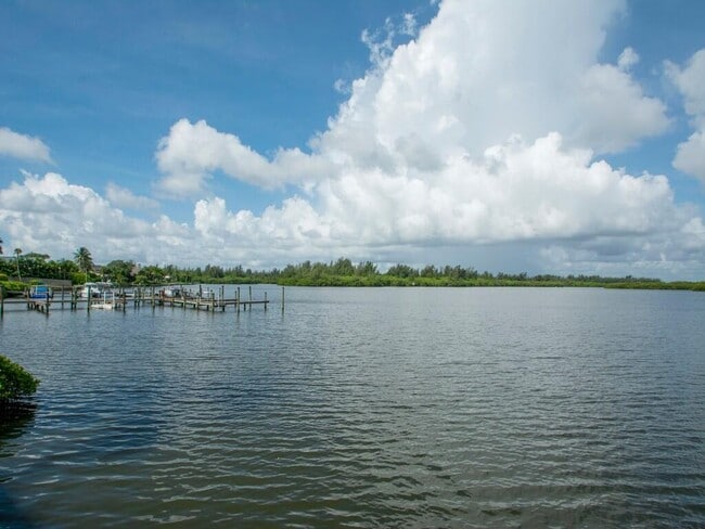 Building Photo - 5151 Jimmy Buffett Mem Hwy