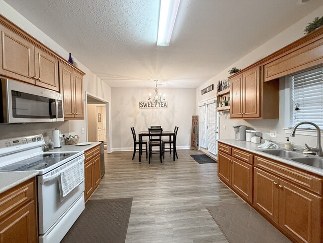 Building Photo - 1080 Picket Fences Dr