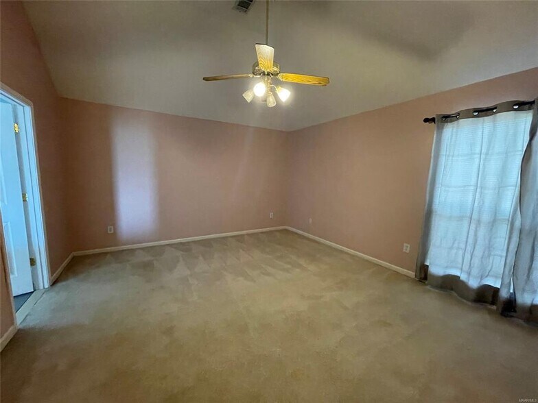 Building Photo - 1005 David Dr