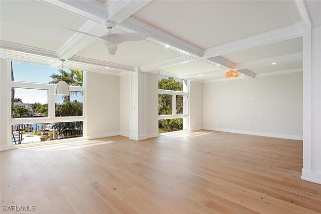 Building Photo - 400 Park Shore Dr