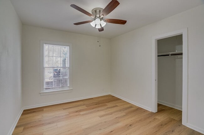 Building Photo - 2933 Moss St