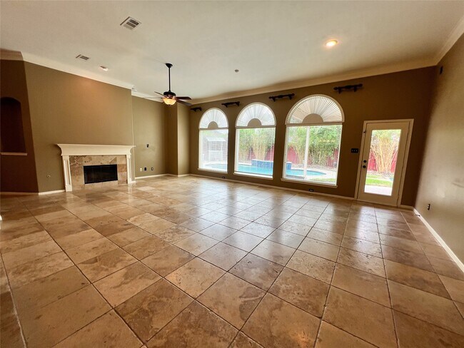 Building Photo - 2215 Dorman Ct