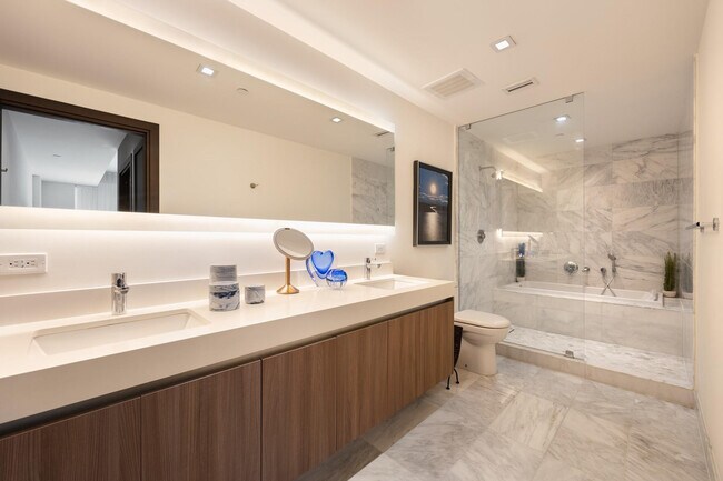 Building Photo - 401 N Birch Rd