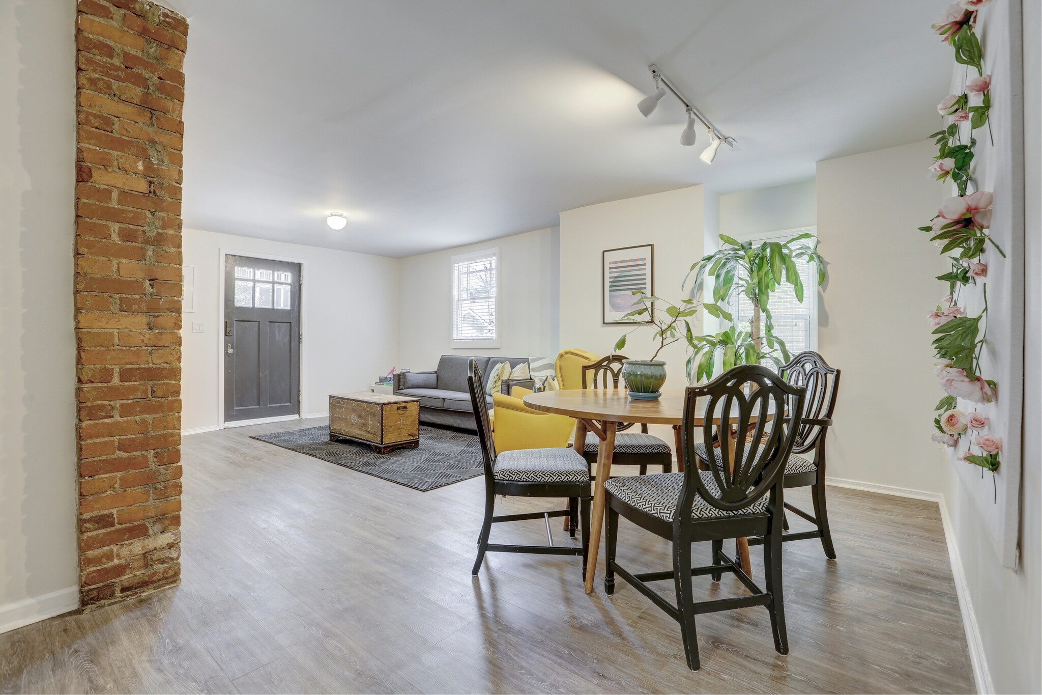 Building Photo - 352 5th Street NE