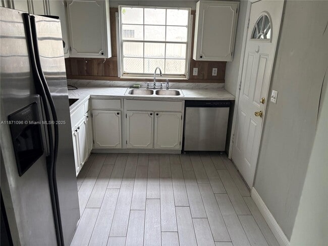 Building Photo - 1606 Churchill St