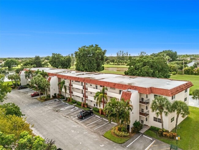 Building Photo - 9811 N Hollybrook Lake Dr