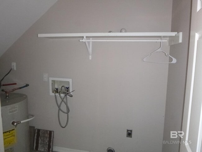 Building Photo - 600 Cheshire Ln