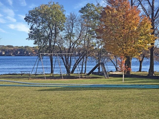 Building Photo - 3201 Emerson St