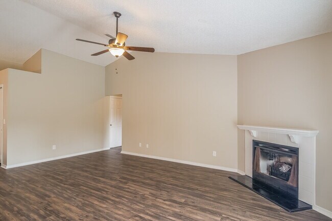 Building Photo - 426 Wheatfield Ct