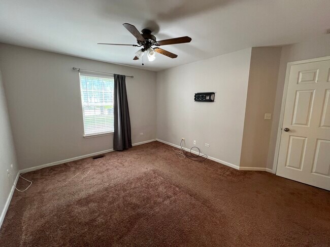 Building Photo - 358 Woodview Cir
