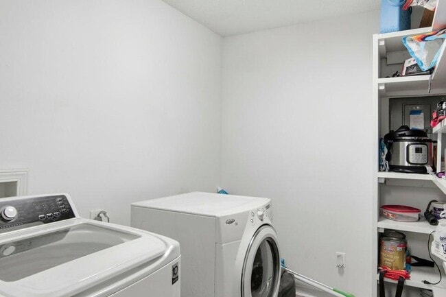 Building Photo - 1325 Greendale Ave