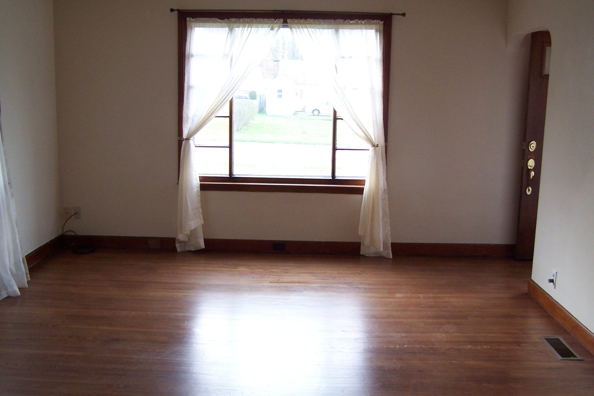 Living room - 17 Grasmere Ave