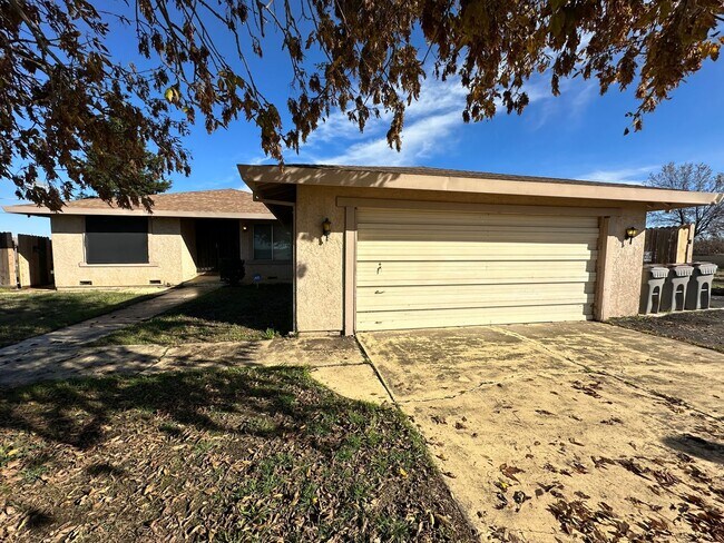 Building Photo - Three Bedroom - Country Living