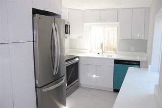 Building Photo - 522 SE 20th Ct