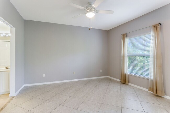 Building Photo - 9165 Celeste Dr