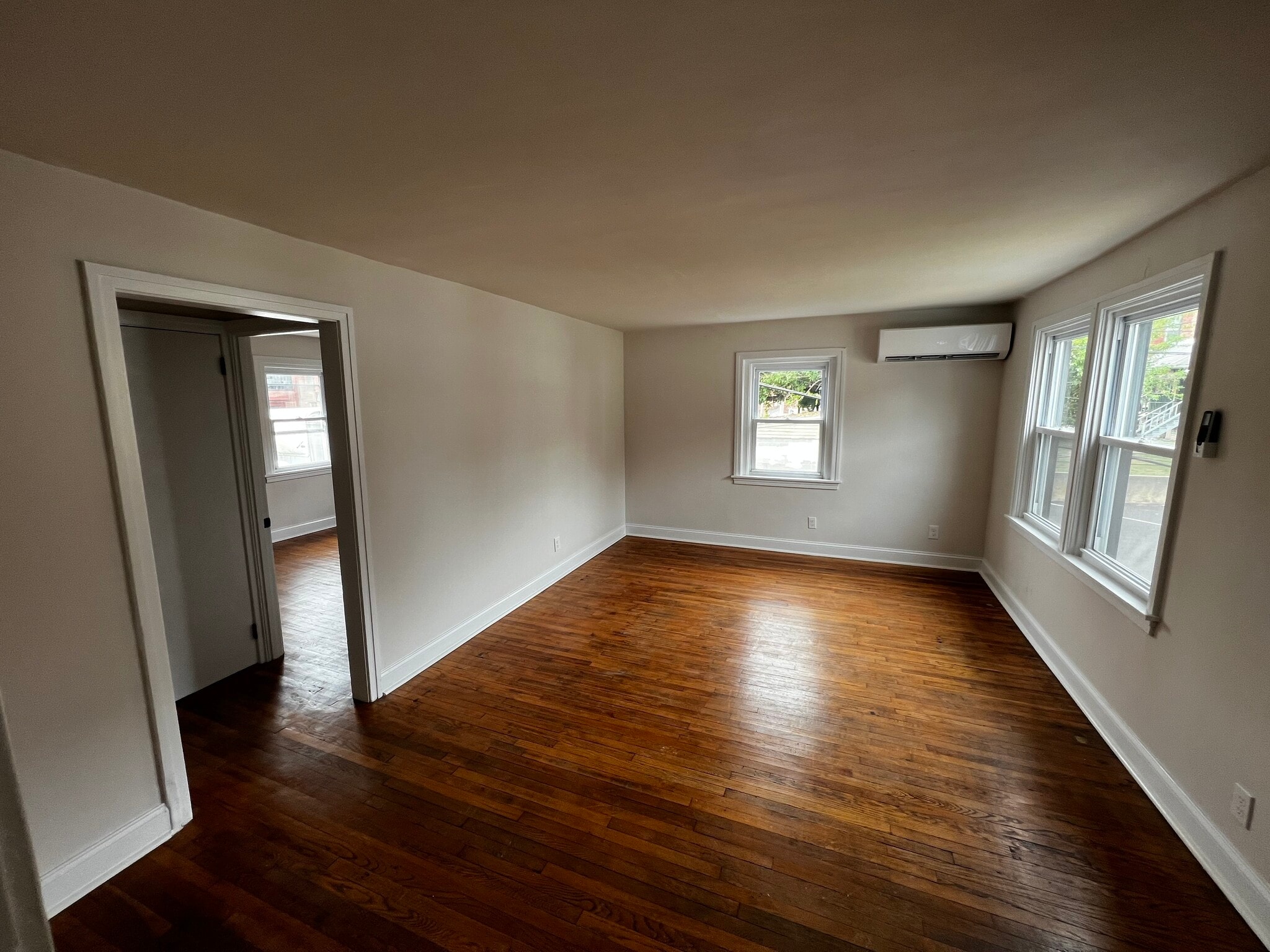 Building Photo - 566 E High St