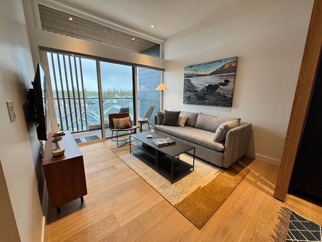 Building Photo - FURNISHED: SPECIAL PRICE 2 MONTHS OFFER - UTILITIES PAID BY OWNER:  NWX tastefully furnished 1 be...