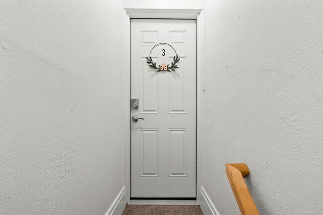 Building Photo - For Rent – 1 Bed / 1 Bath Apartment in Lakewood