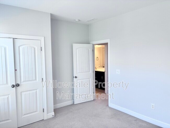 Building Photo - 1309 Little Hills Dr