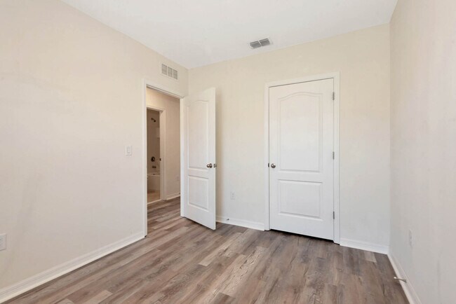 Building Photo - 8 Bella Oaks Dr
