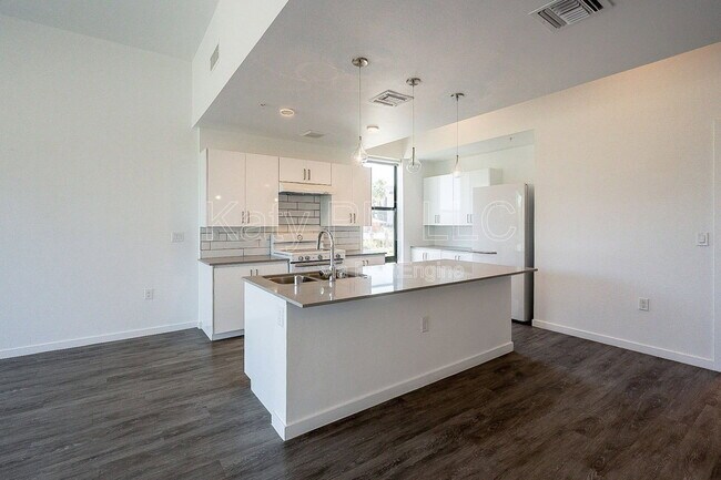 Building Photo - 1130 N 2nd St