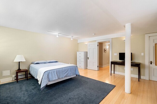 Building Photo - 32 Fayette St